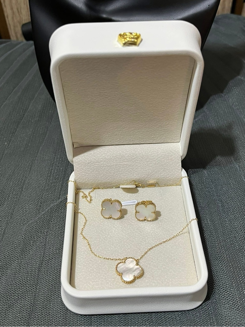 18k Mother-of-Pearl Clover Necklace & Earring Set
